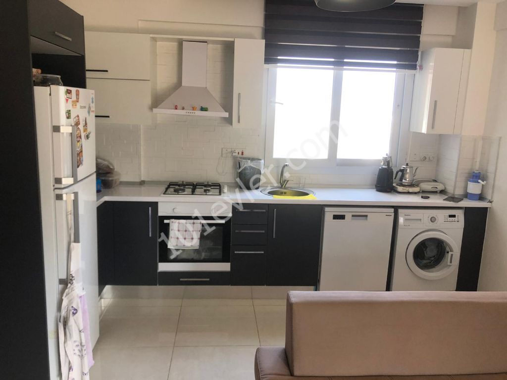 Girne Merkezde Havuzlu Site İçerisinde Kiralık Yeni 1+1 Daire 