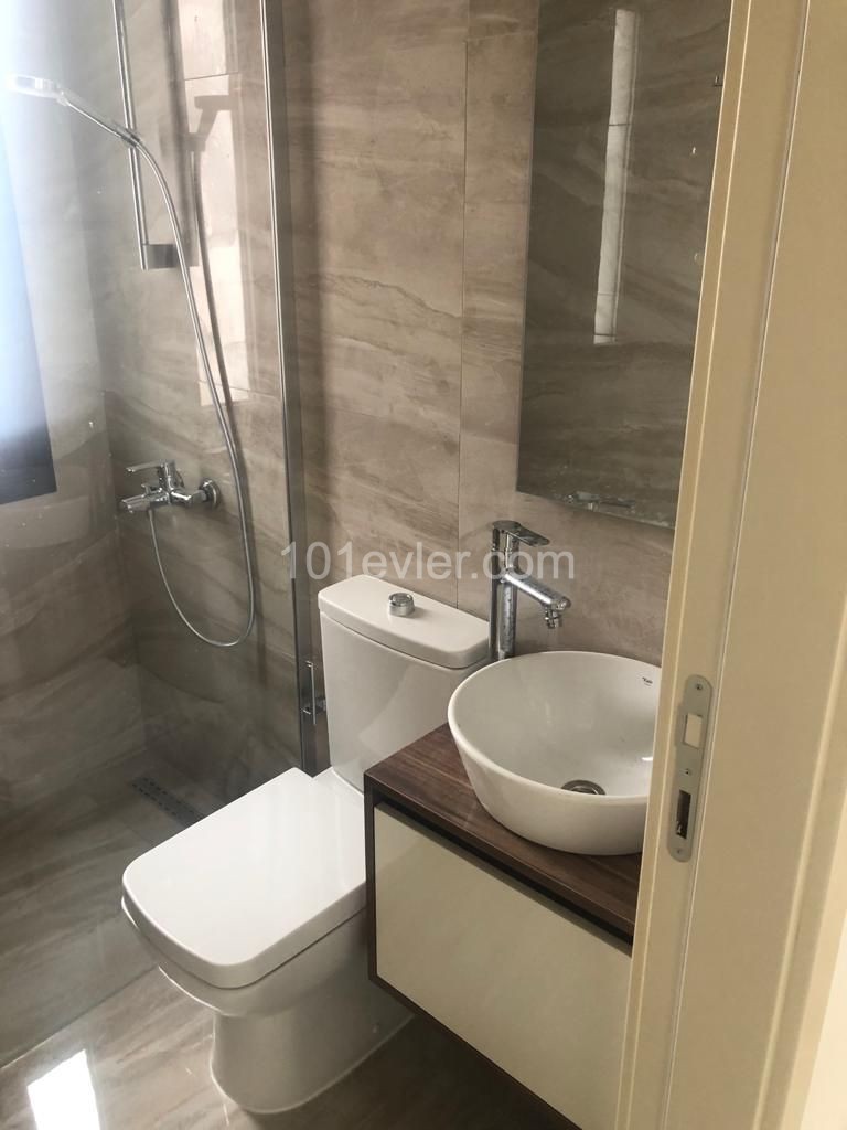 Girne Merkez'de Yeni Site İçi Kiralık EŞYALI 2+1 Lüks Daire