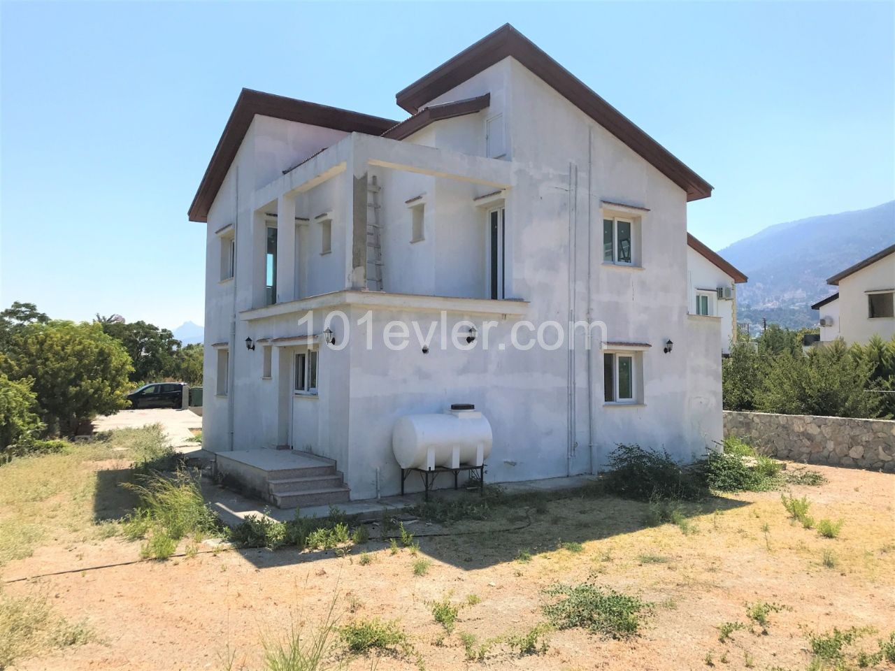 Girne Lapta İncirli Plajı Yakını  Satılık 3+1 Villa