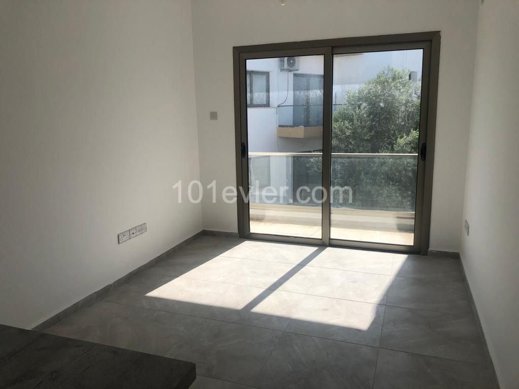 1+1 Wohnung Zum Verkauf Null Mit Terrasse Mit Meerblick In Kyrenia Olivenhain ** 