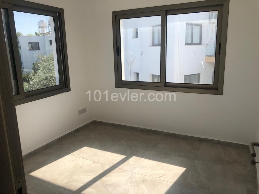 1+1 Wohnung Zum Verkauf Null Mit Terrasse Mit Meerblick In Kyrenia Olivenhain ** 