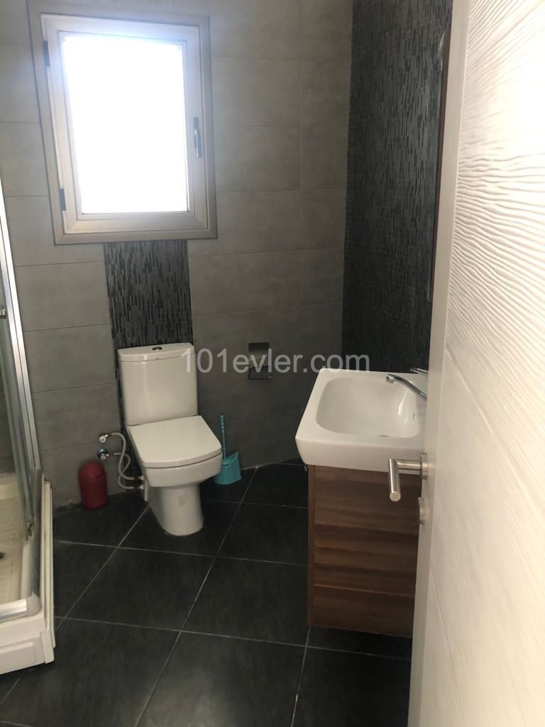 Girne Merkez'de Anayola Yürüyüş Mesafesinde Kiralık Yeni 1+1