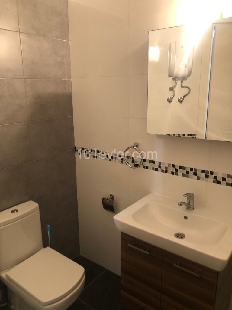 Girne Merkez'de Anayola Yürüyüş Mesafesinde Kiralık Yeni 1+1