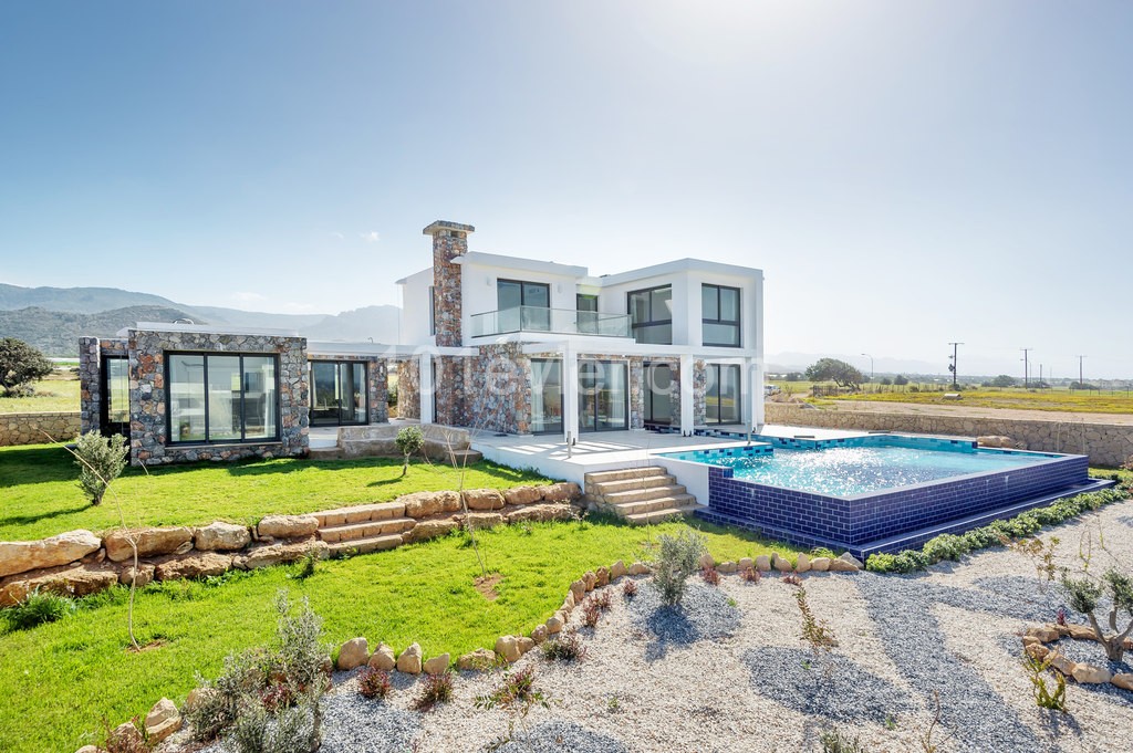 6 Bedroom Villa for sale 350 m² in Tatlısu, Mağusa, North Cyprus