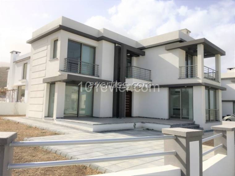 Villa Zum Verkauf In Kyrenia Alsancak 3 1 ** 