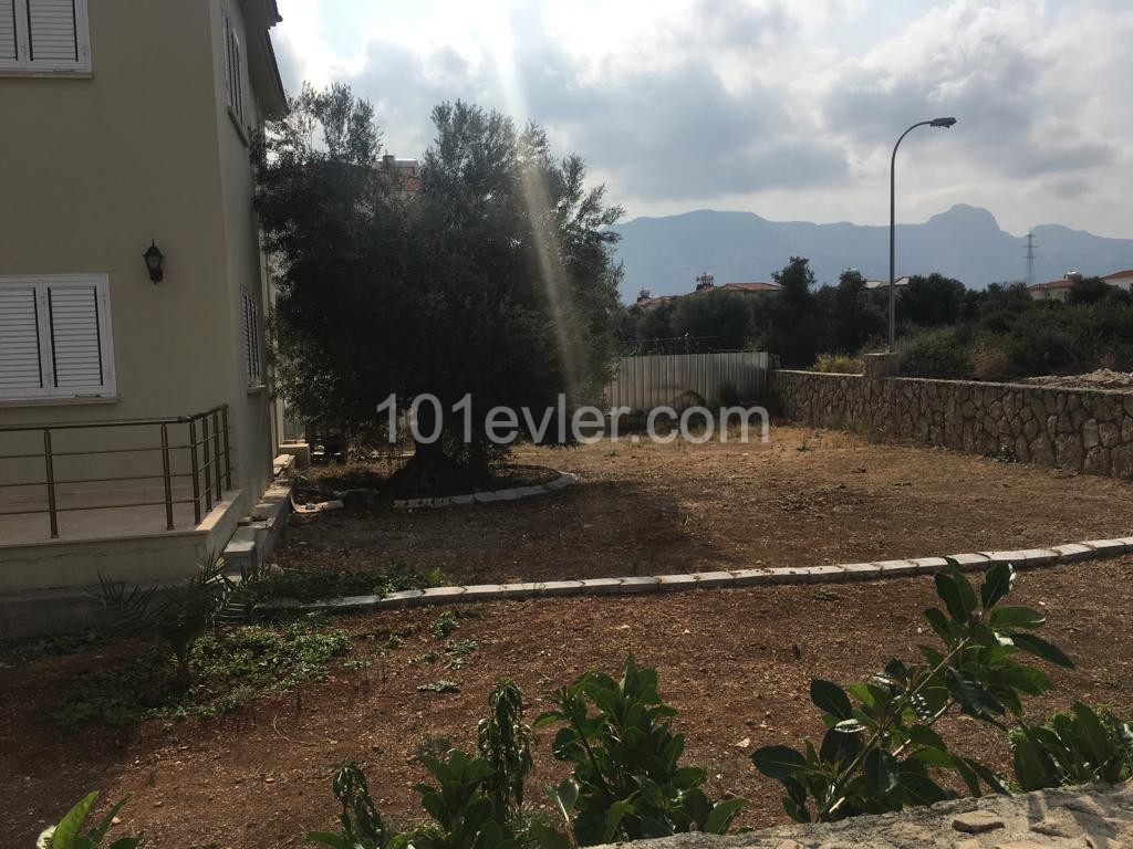 Kyrenia Chatalköy Zu Verkaufen Villa 4 1 ** 