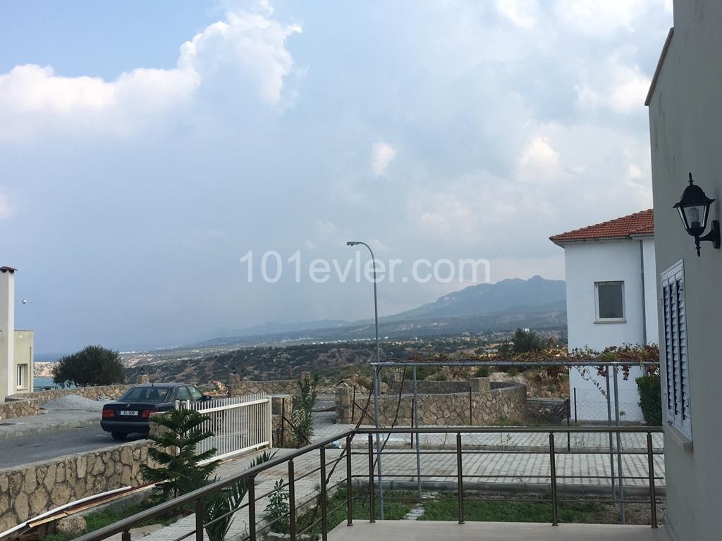 Kyrenia Chatalköy Zu Verkaufen Villa 4 1 ** 