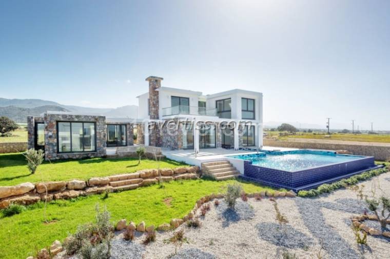 5 Bedroom Villa for sale 270 m² in Tatlısu, Mağusa, North Cyprus