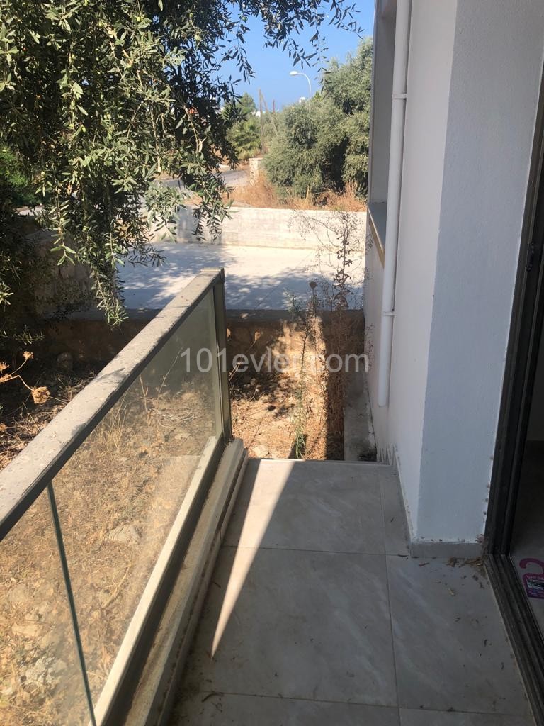 Kyrenia Olivenhain Zu Verkaufen Wohnung 1 1 ** 