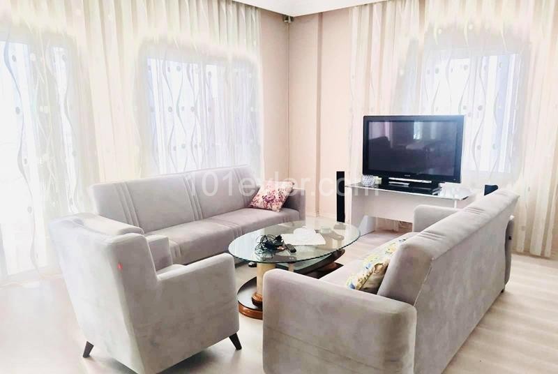 Penthouse In Kyrenia Zentrum Zu Verkaufen 3 1 ** 