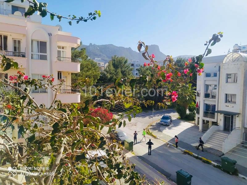 Penthouse In Kyrenia Zentrum Zu Verkaufen 3 1 ** 