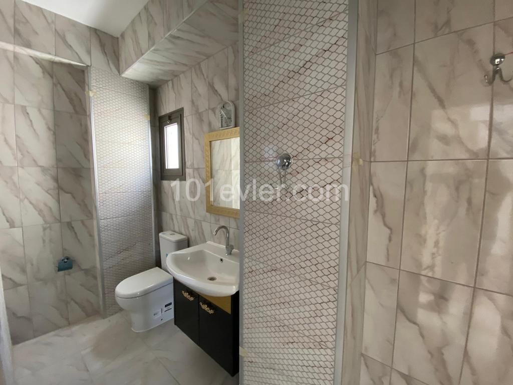 Haus Zum Verkauf In Kyrenia Karaoglanoglu 3 1 ** 