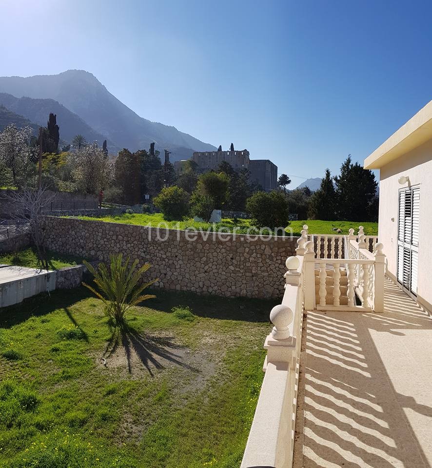 Villa Zum Verkauf In Kyrenia Bellapais 5 3 ** 