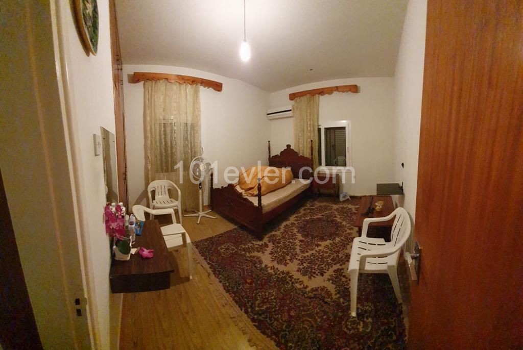 Girne Çarşıda Kiralık 3+1 Daire