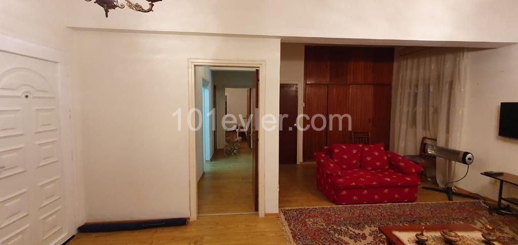 3+1 Flat for Rent in Girne Bazaar