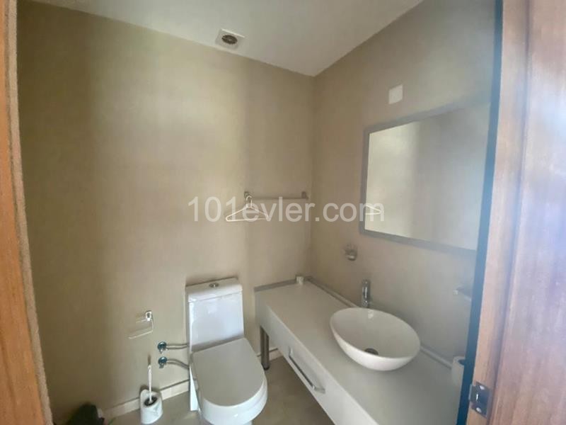 Penthouse In Kyrenia Zentrum Zu Verkaufen 2 1 ** 