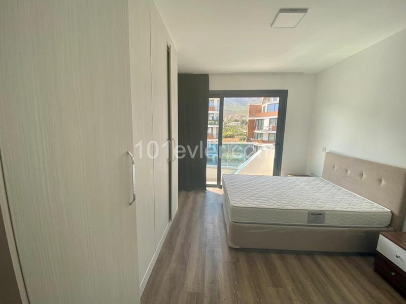 Penthouse In Kyrenia Zentrum Zu Verkaufen 2 1 ** 