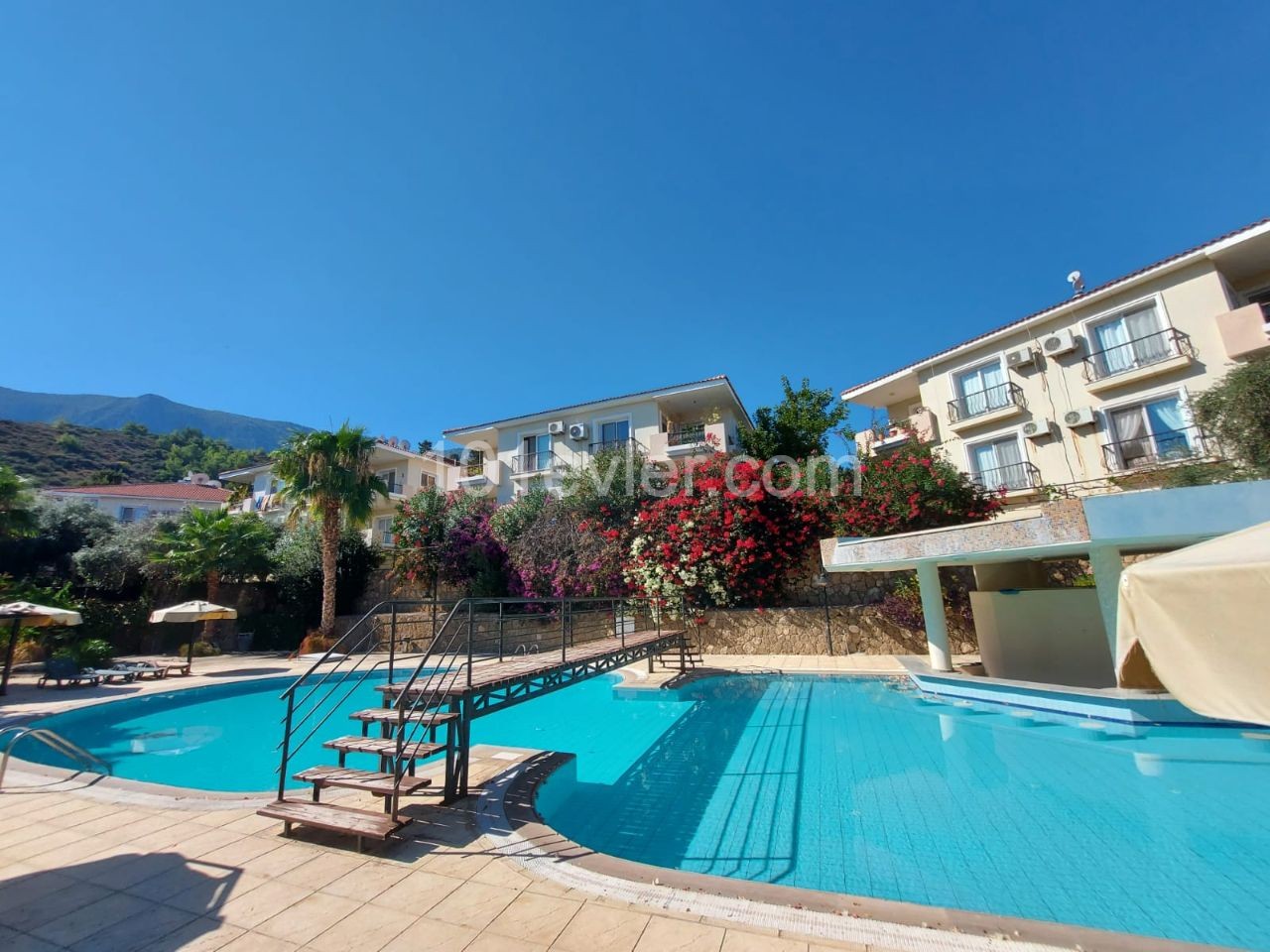 3+1 Flat with Shared Pool in a Garden Complex in Edremit, Girne