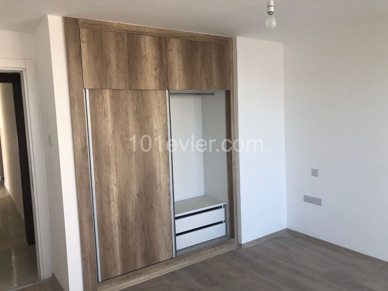 Girne Merkez'de Kiralık EŞYASIZ SIFIR 2+1 Daire