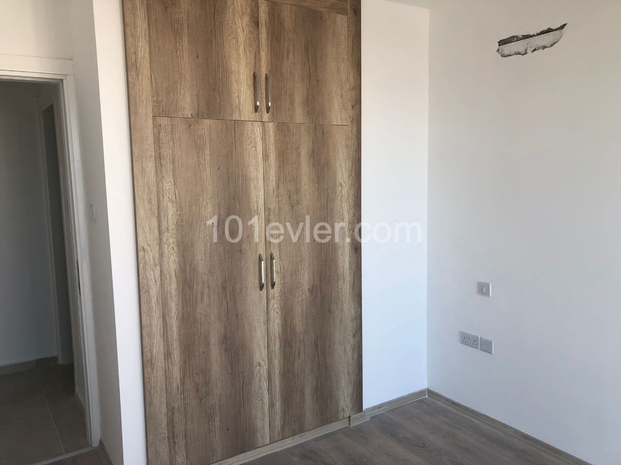 Girne Merkez'de Kiralık Eşyasız Sıfır 2+1 Daire