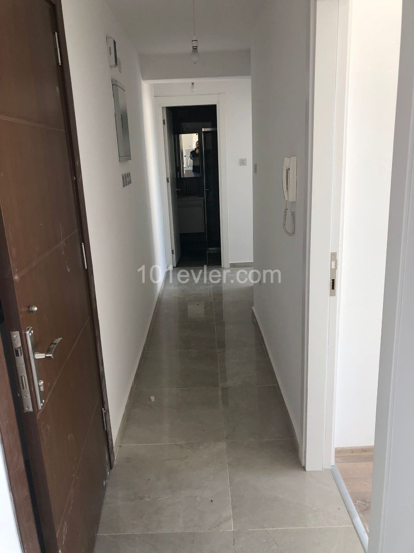 Girne Merkez'de Kiralık Eşyasız Sıfır 2+1 Daire