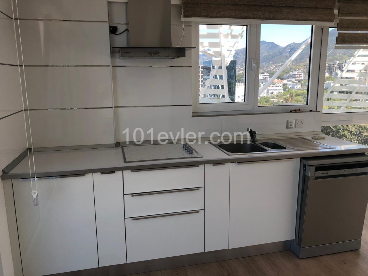 3 Bedroom Flat for sale 100 m² in Girne Merkez, Girne, North Cyprus