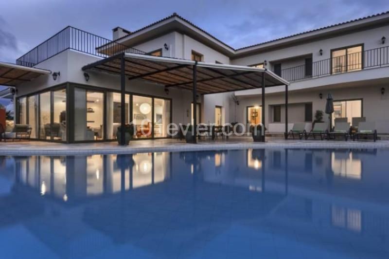 Kyrenia Esentepe Villa For Sale 7+1