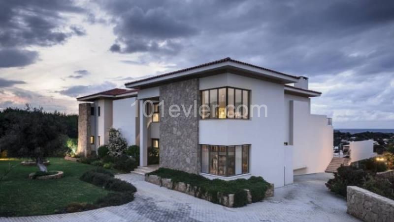 Kyrenia Esentepe Villa For Sale 7+1