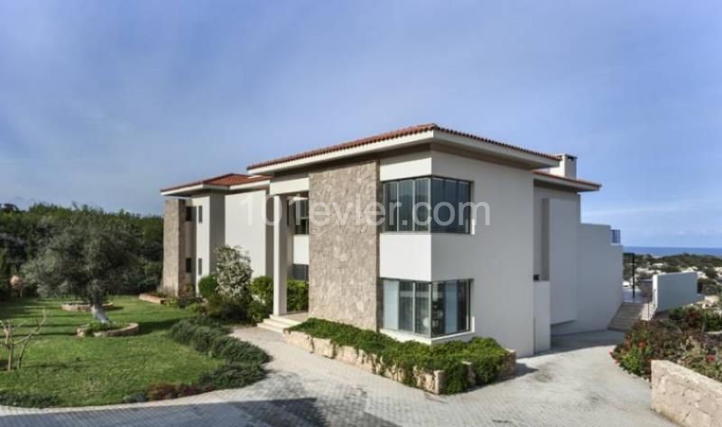 Kyrenia Esentepe Villa For Sale 7+1