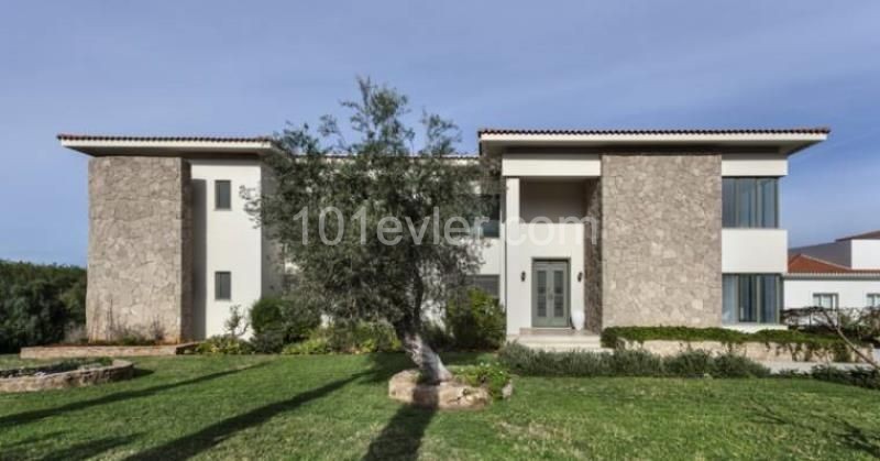 Kyrenia Esentepe Villa For Sale 7+1