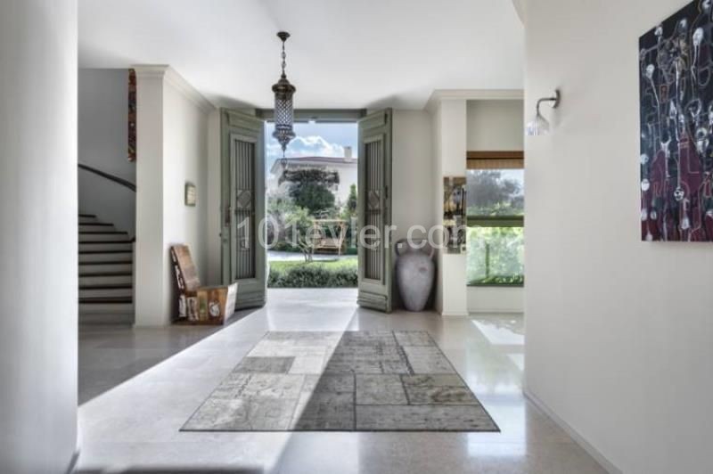 Kyrenia Esentepe Villa For Sale 7+1