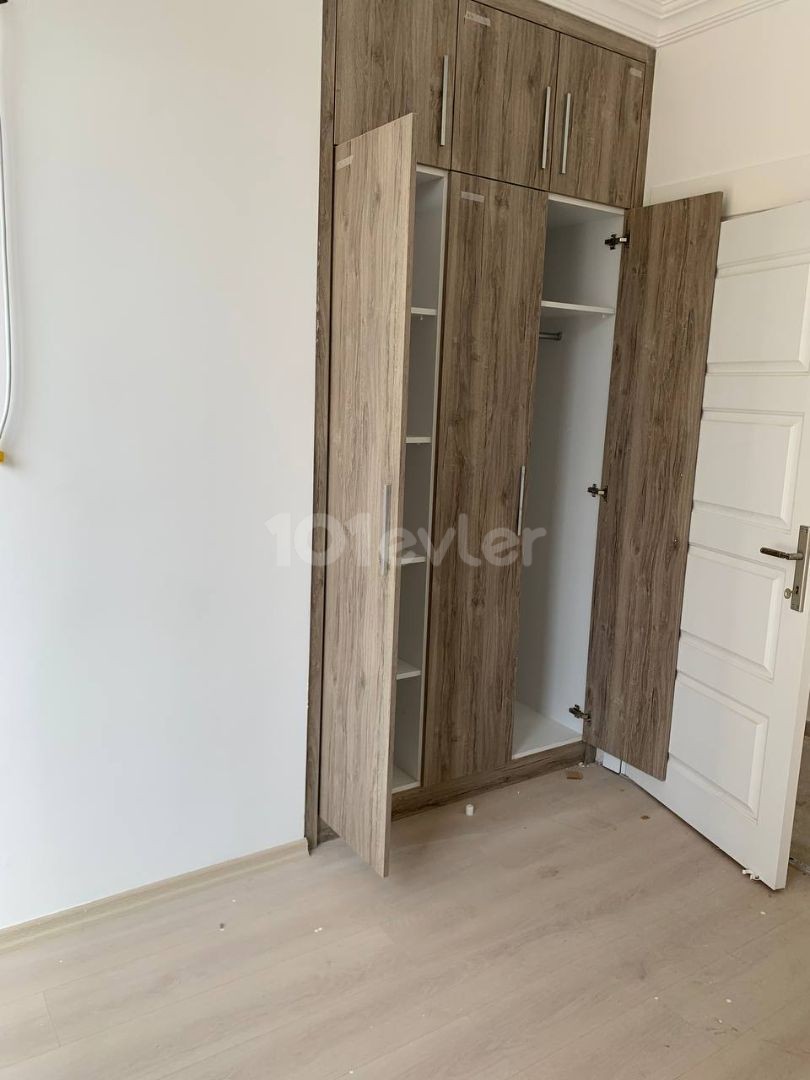 Wohnung zu verkaufen in Kyrenia Alsancak 2 + 1 ** 