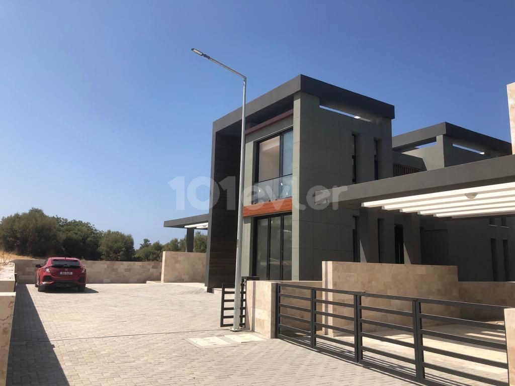 Girne Yeşiltepe Satılık Villa 4+1