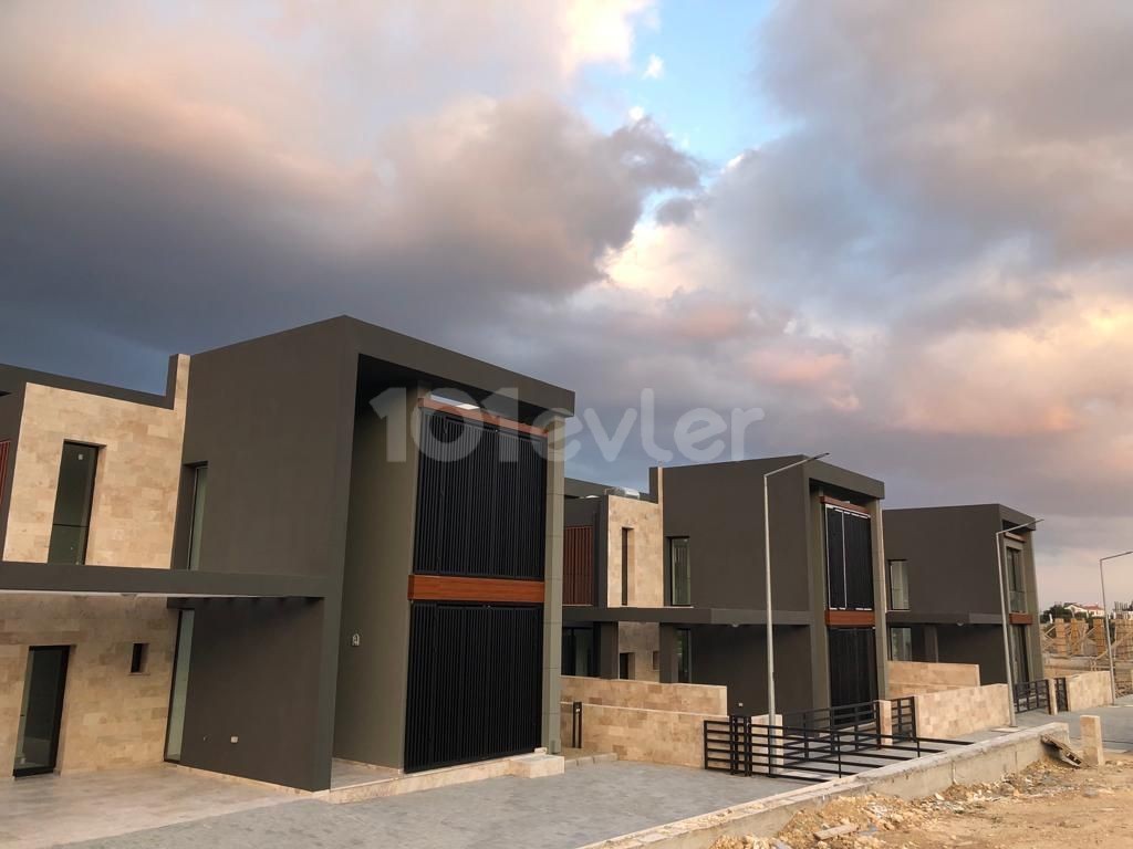 Girne Yeşiltepe Satılık Villa 4+1