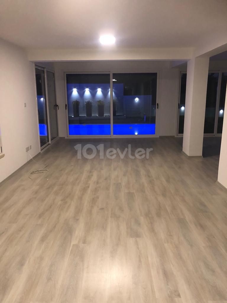 Girne Yukarı Girne Satılık Villa 4+1