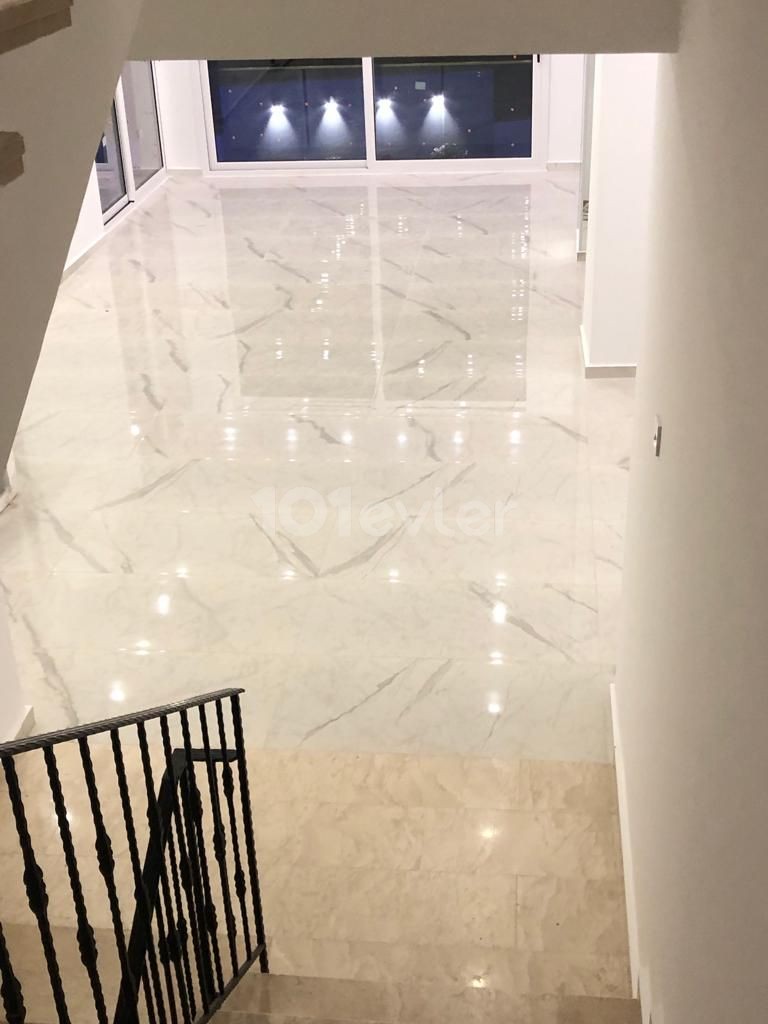 Girne Yukarı Girne Satılık Villa 4+1