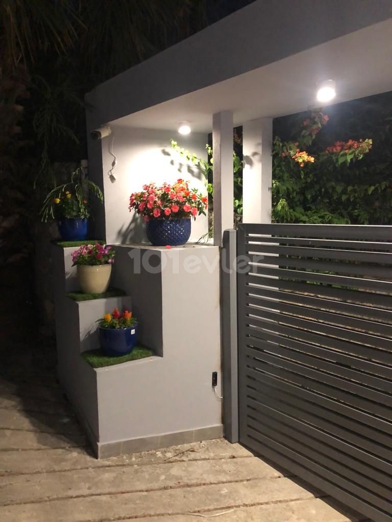 Girne Yukarı Girne Satılık Villa 4+1