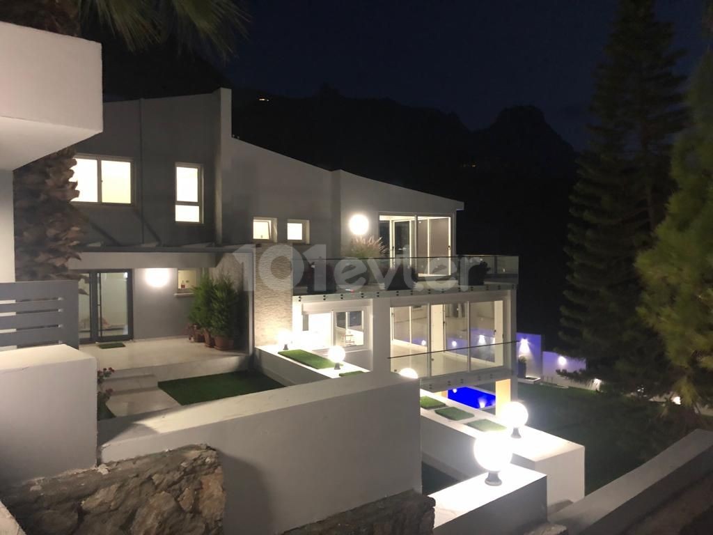 Girne Yukarı Girne Satılık Villa 4+1