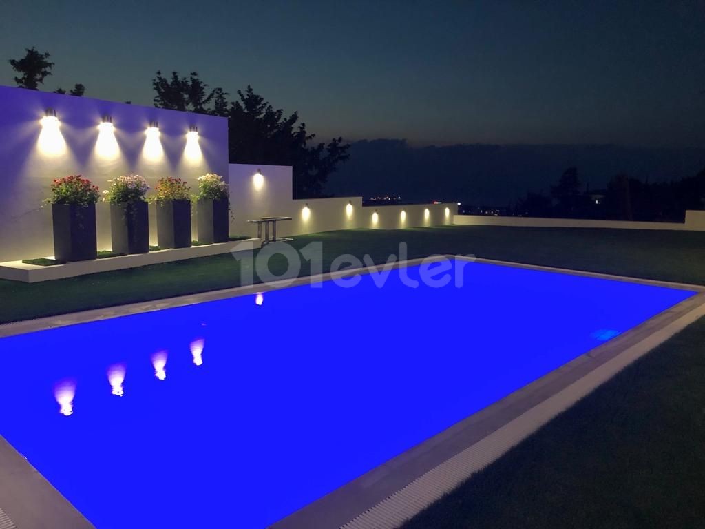 Girne Yukarı Girne Satılık Villa 4+1