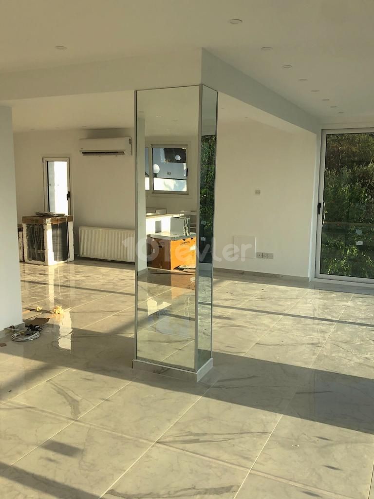 Girne Yukarı Girne Satılık Villa 4+1