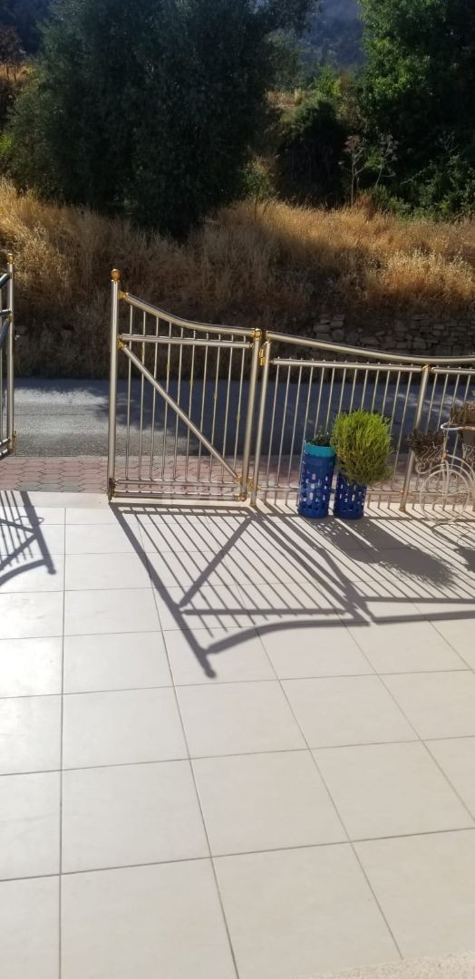 Girne Boğaz Satılık Büyük Arsalı Müstakil Ev