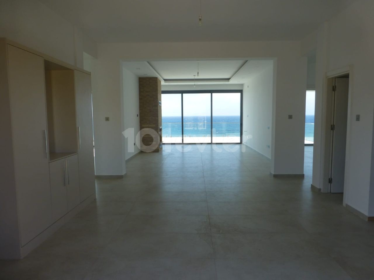 Kyrenia Karsyaka Seafront Villa For Sale 4+1