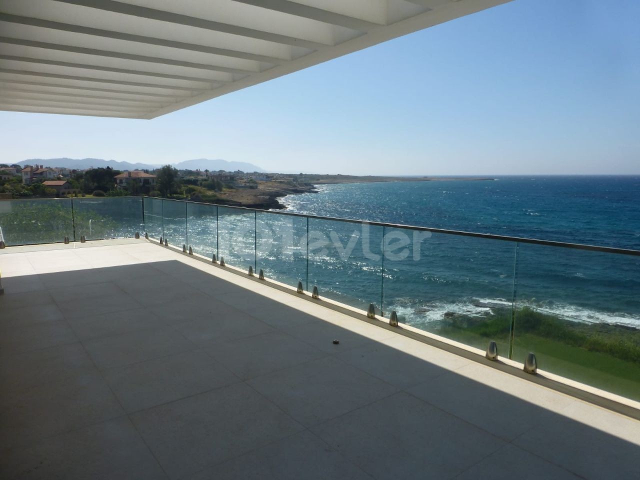 Villa Am Meer Zu Verkaufen In Kyrenia Karsiyaka 4 + 1 ** 