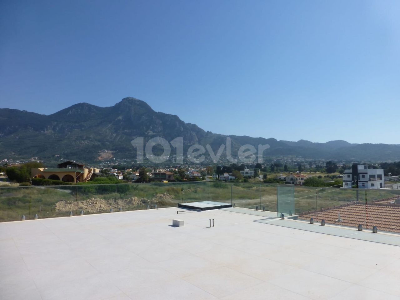 Villa Am Meer Zu Verkaufen In Kyrenia Karsiyaka 4 + 1 ** 