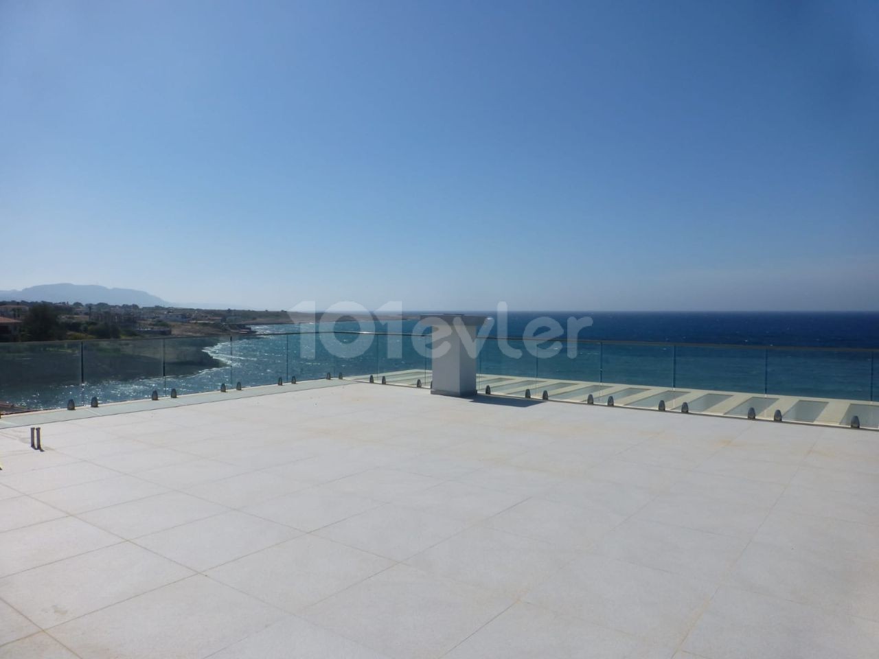 Girne Karşıyaka Satılık Denize Sıfır Villa 4+1