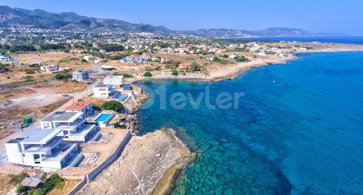 Girne Karşıyaka Satılık Denize Sıfır Villa 4+1