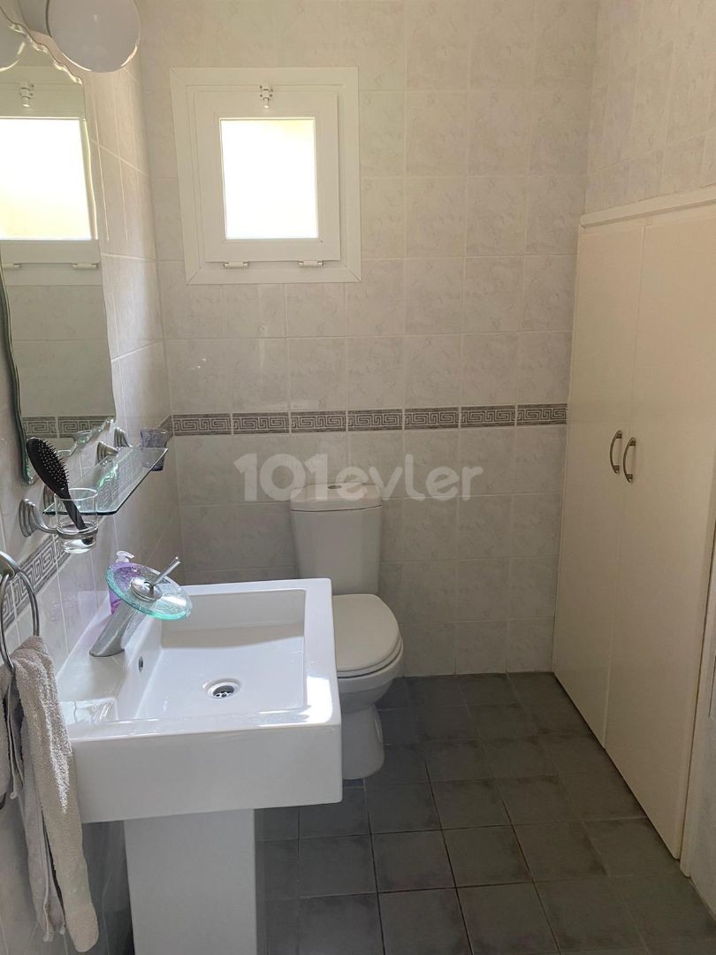 Girne Karşıyaka'da Özel Havuzlu Kısa Dönem Kiralık Villa