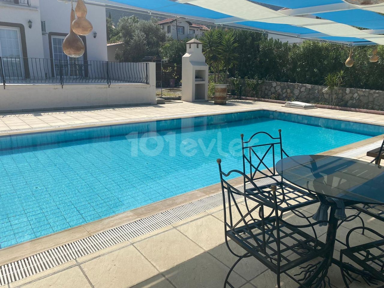 Girne Karşıyaka'da Özel Havuzlu Kısa Dönem Kiralık Villa