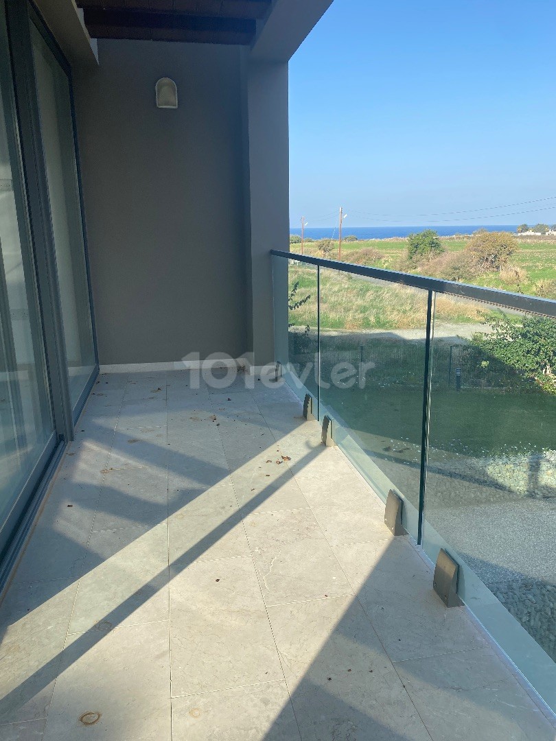 Girne Alsancak Özel Teras Kullanım Alanlı Kiralık EŞYASIZ 2+1 Daire