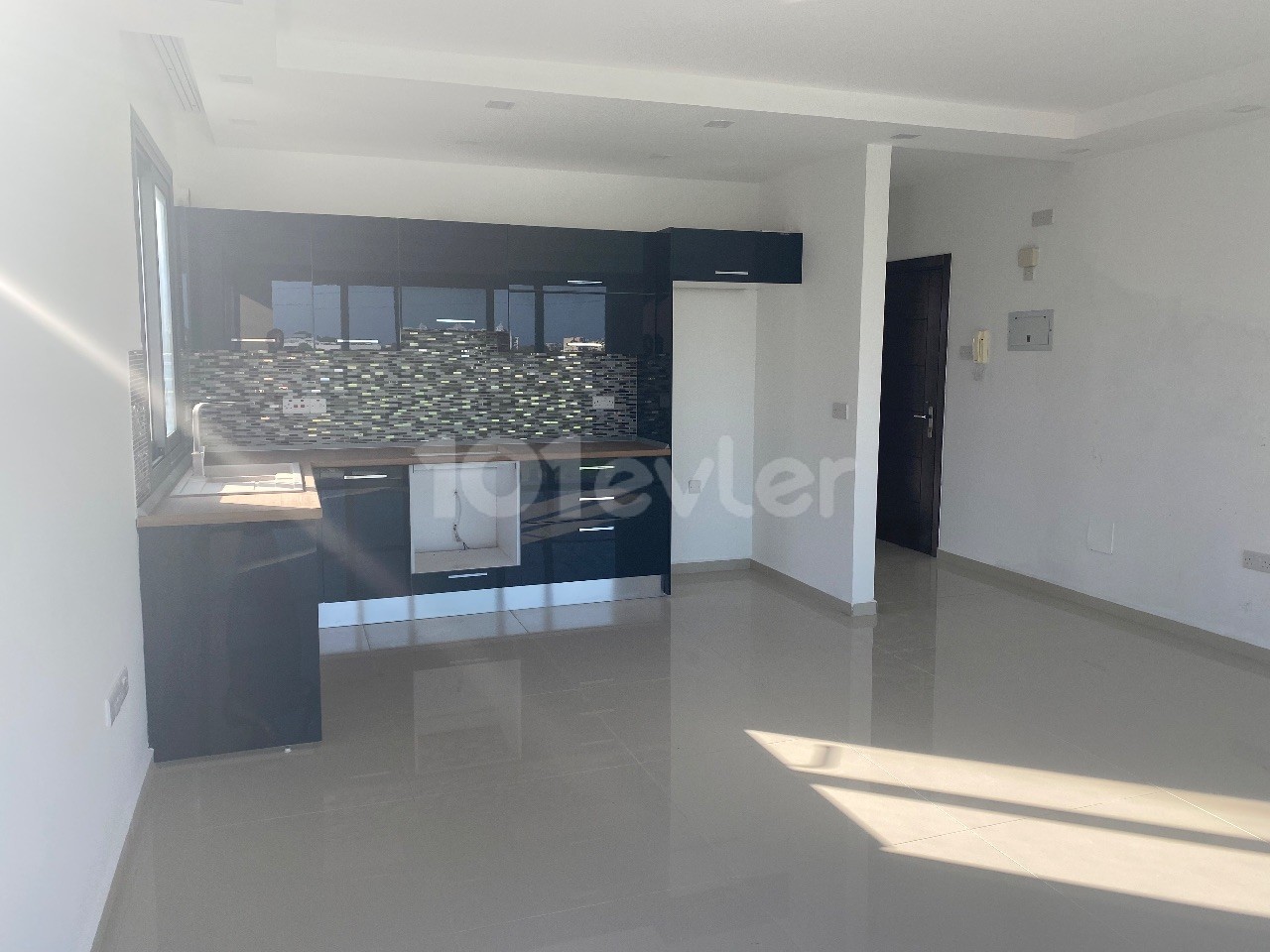 2+1 Unfurnished Flat for Rent in Kyrenia Alsancak